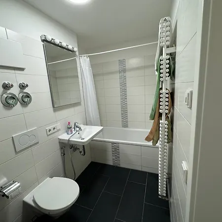 Moderne Gartenwohnung Nahe Messe Und Flughafen Muenchen *